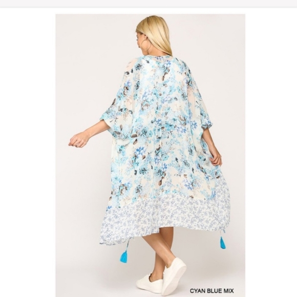 Bue and white kimono - Picture 5 of 7